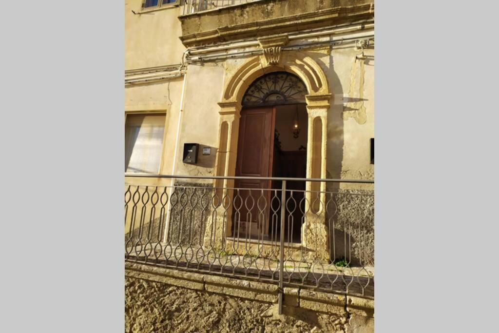 Casa ad Assoro, al centro della Sicilia Villa Esterno foto